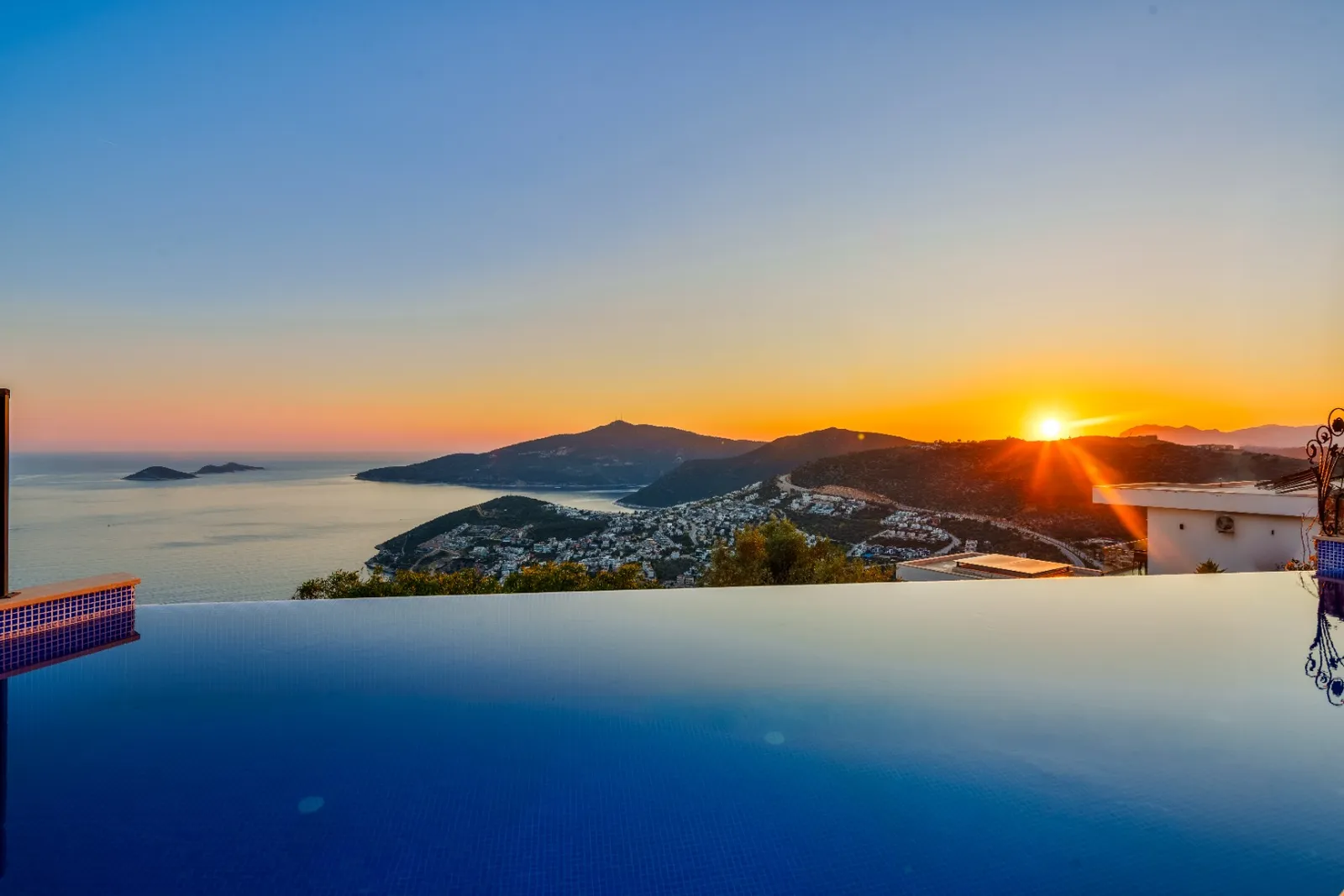 Villa Ambar, Kaş — muhafazakâr villa