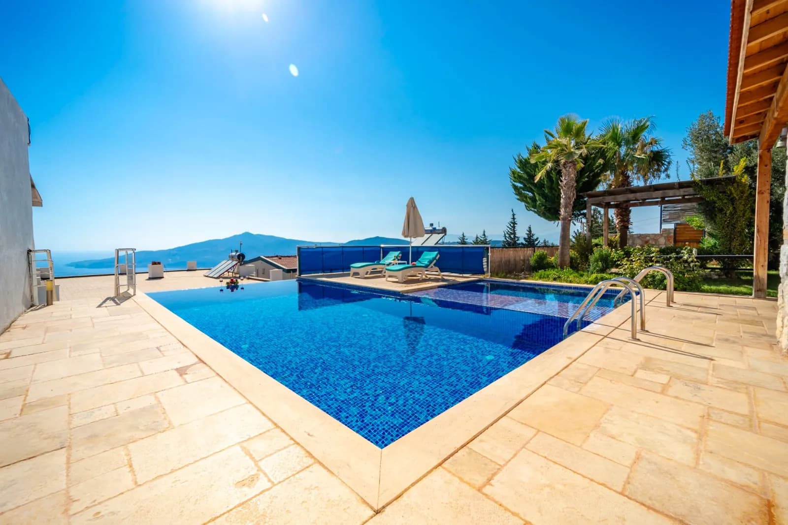 Villa Anahita, Kaş — muhafazakâr villa