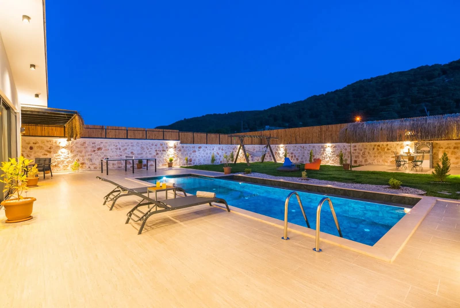 Villa Apollon Balayı, Kaş — muhafazakâr villa