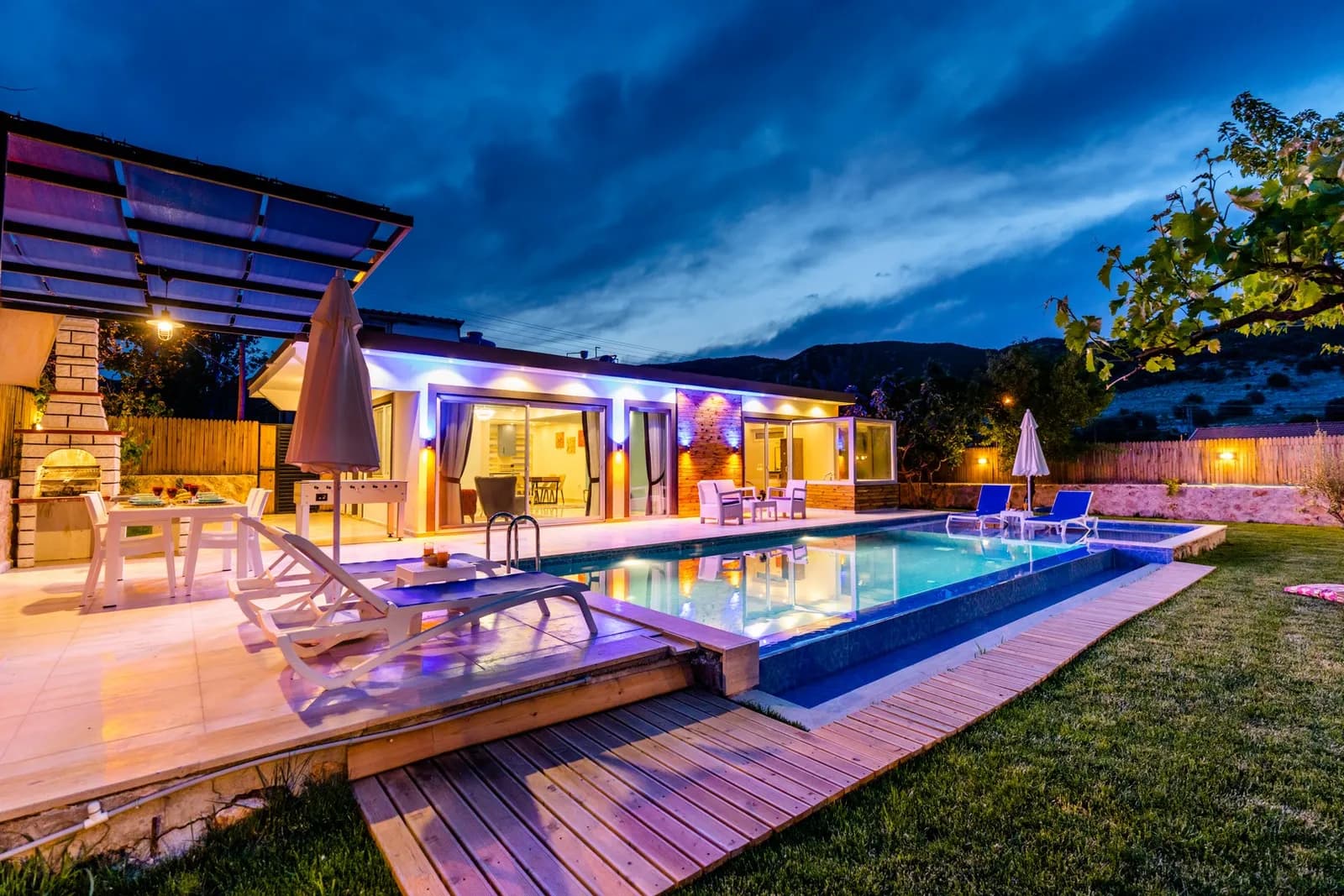 Villa Aylin Sarıbelen, Kaş — muhafazakâr villa