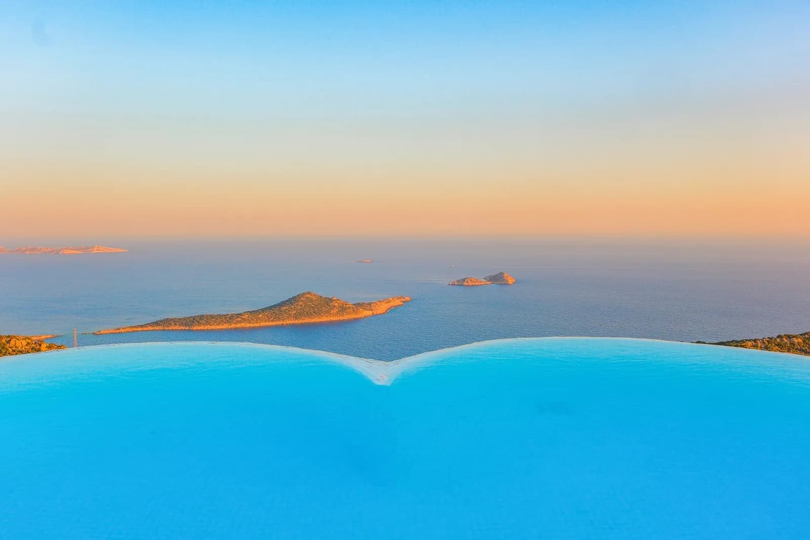 Villa Bahamas, Kaş — muhafazakâr villa