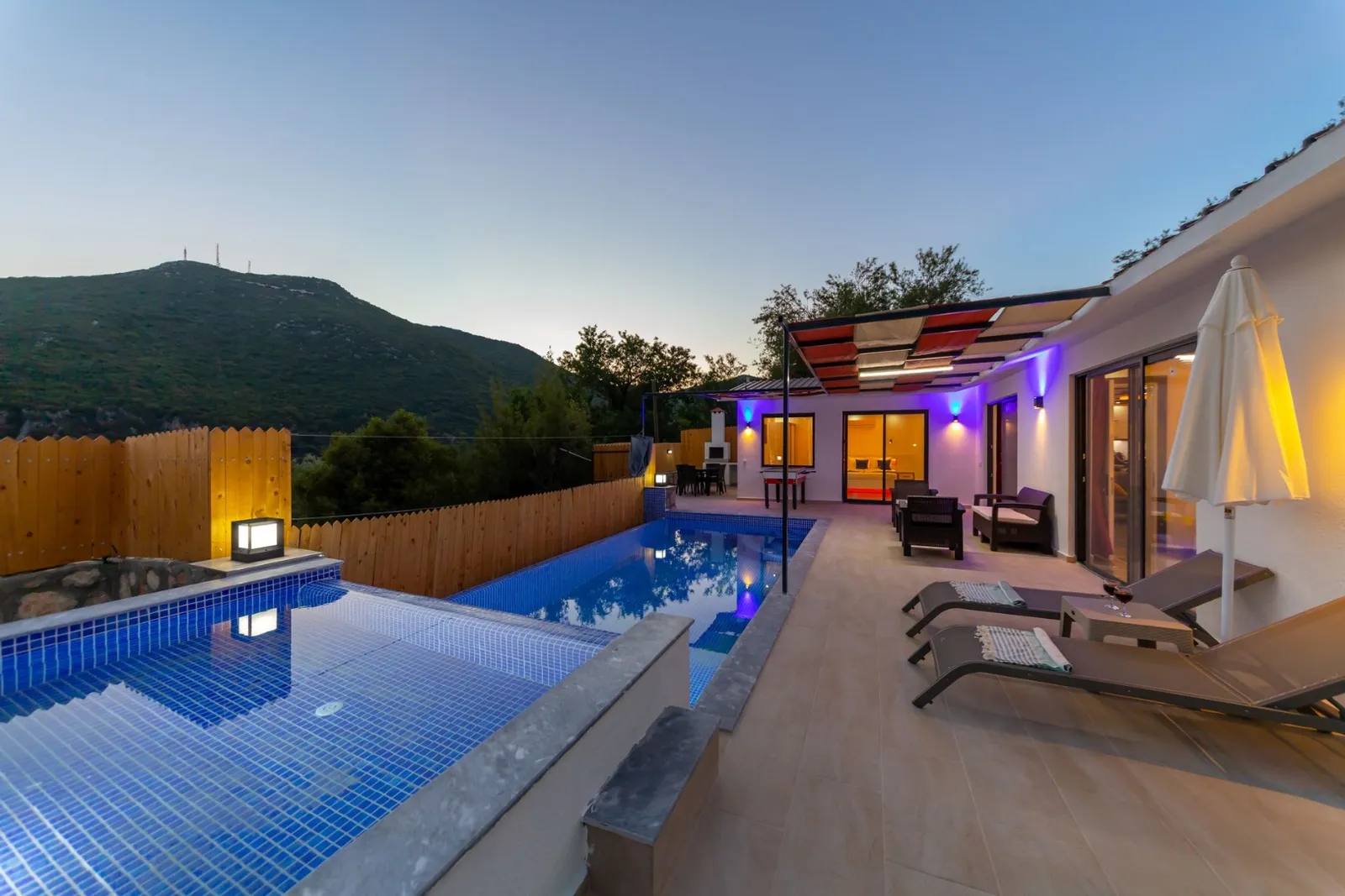 Villa Boğaziçi 3, Kaş — muhafazakâr villa