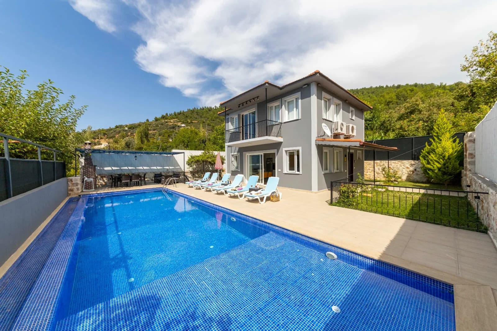 Villa Doğa Üzümlü, Kaş — muhafazakâr villa