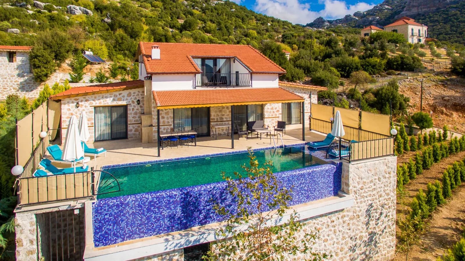 Villa EvMay, Kaş — muhafazakâr villa