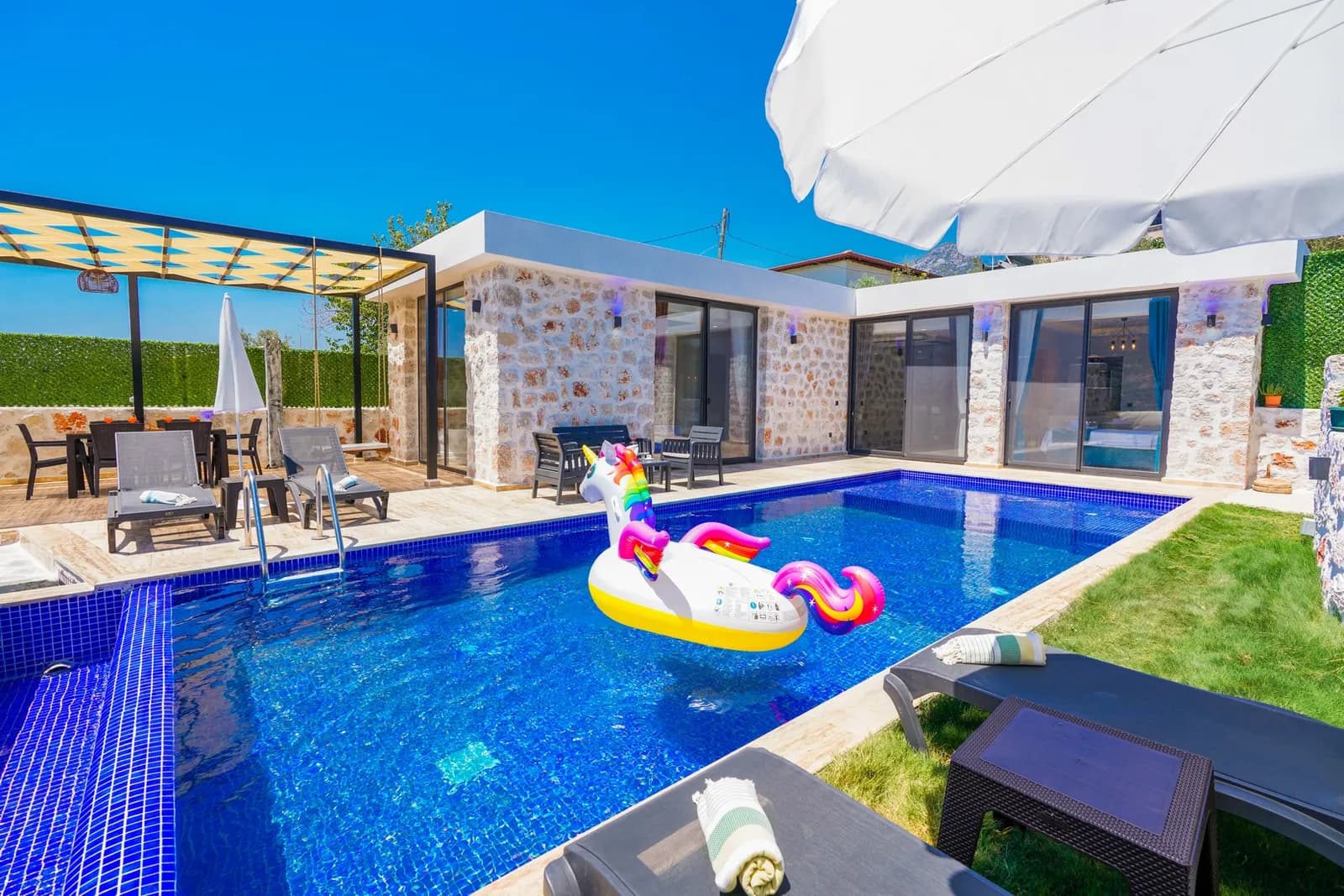 Villa Ezgi Ulugöl, Kaş — muhafazakâr villa