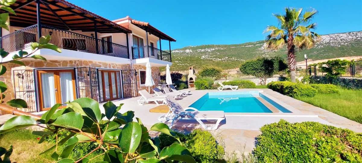 Villa Gelincik Bezirgan, Kaş — muhafazakâr villa