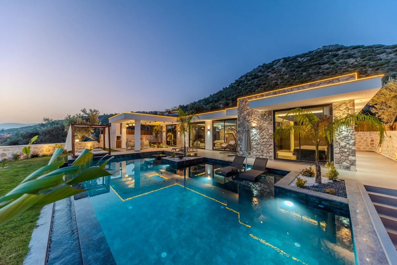 Villa Global, Kaş — muhafazakâr villa