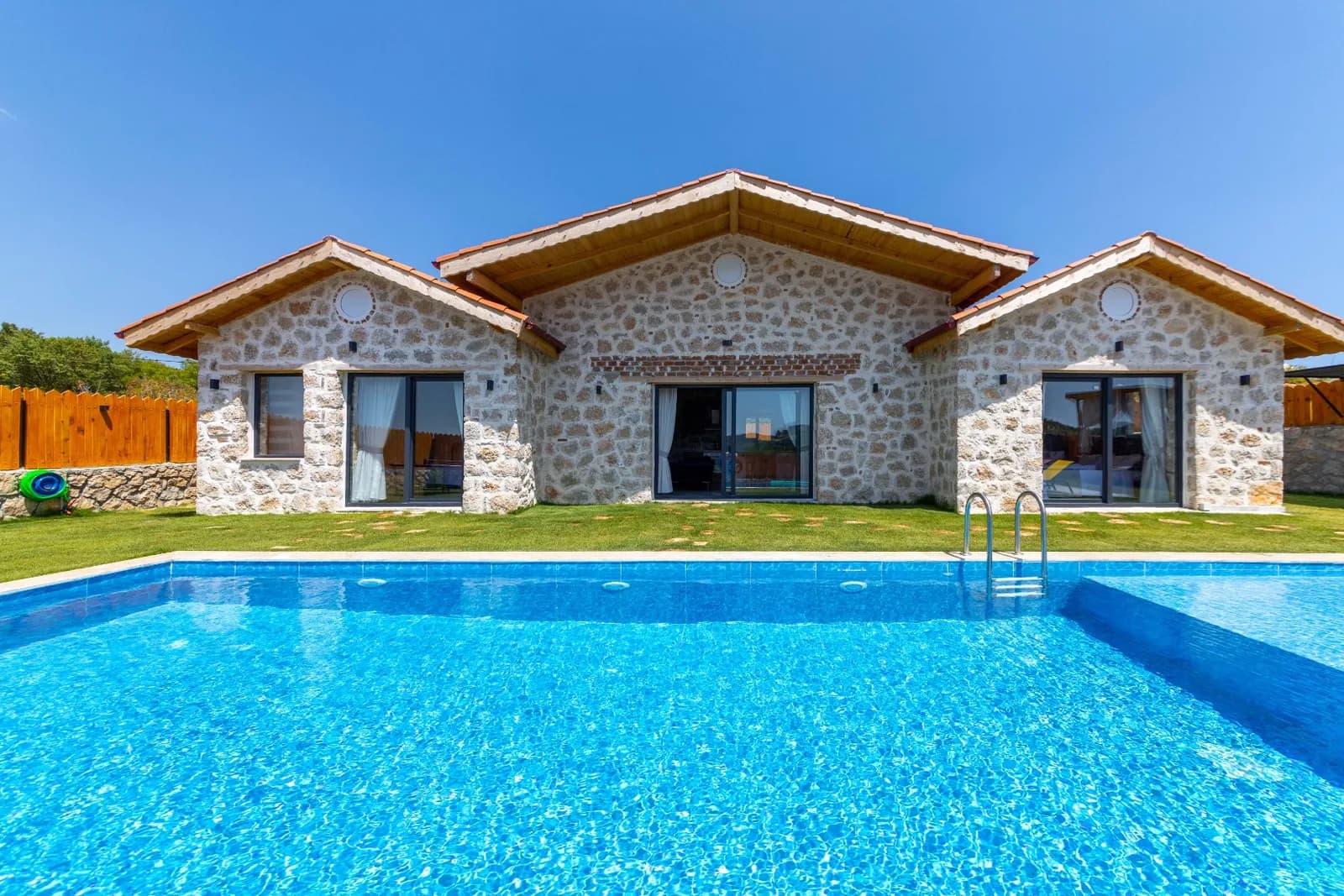 Villa İnceoğlu, Kaş — muhafazakâr villa