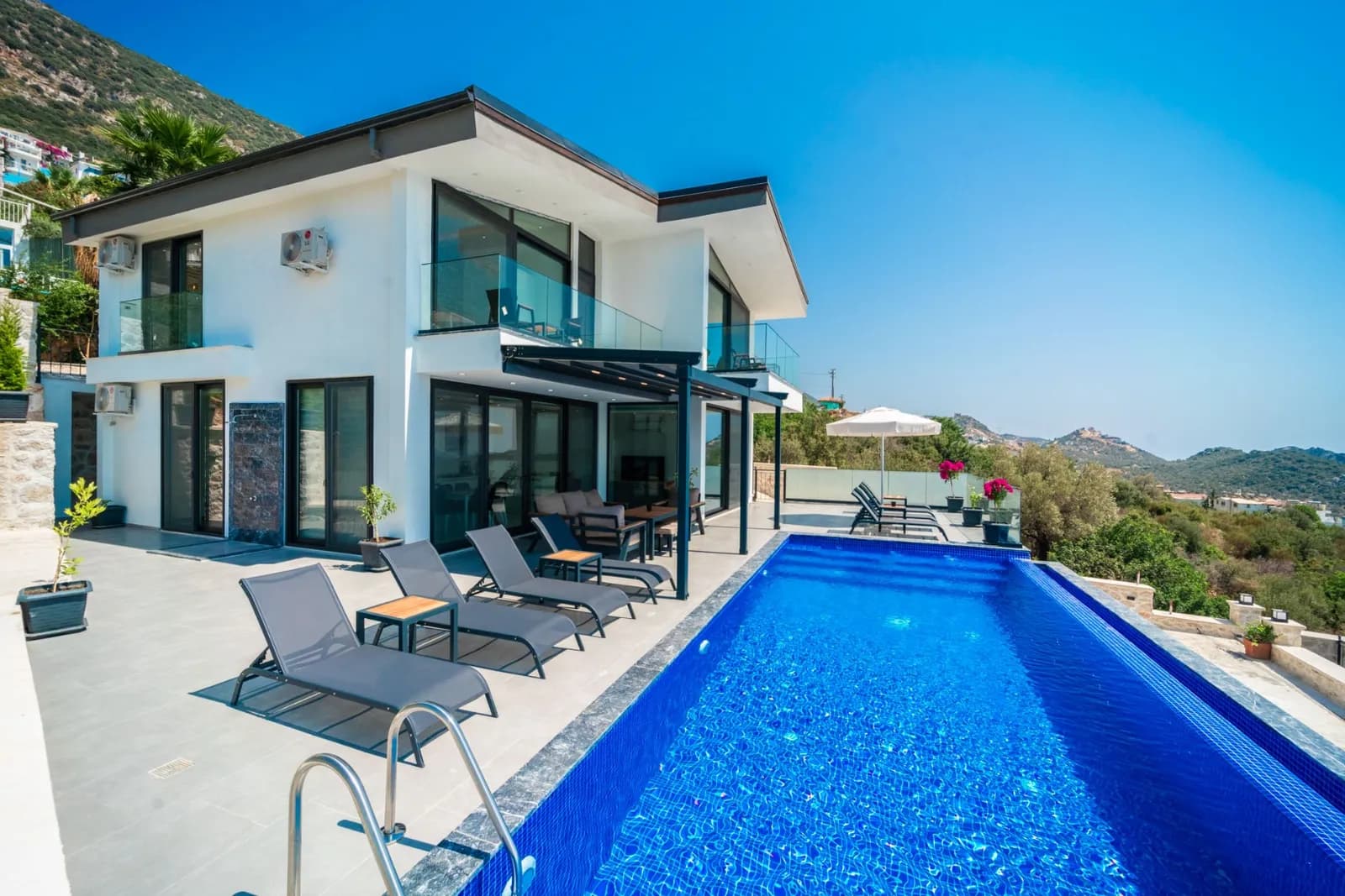 Villa İnos 1, Kaş — muhafazakâr villa