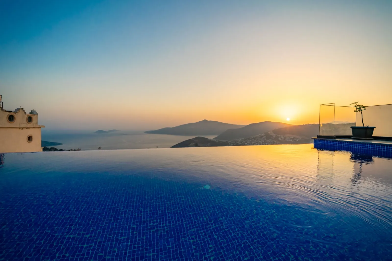 Villa İnos 2, Kaş — muhafazakâr villa