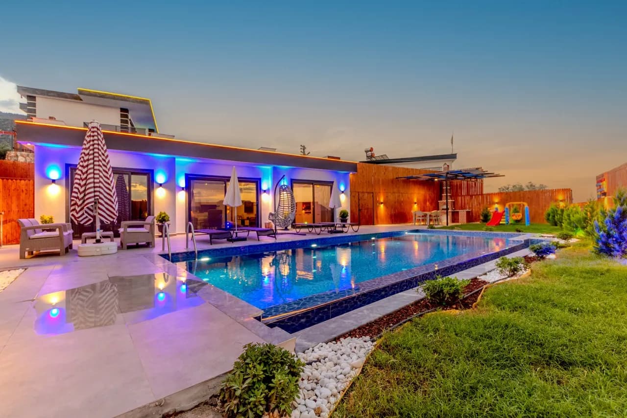 Villa İnziva 1, Kaş — muhafazakâr villa