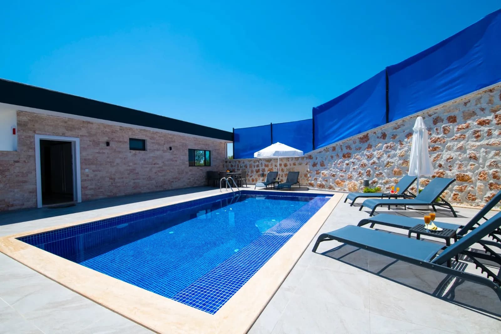 Villa Lale Çavdır, Kaş — muhafazakâr villa