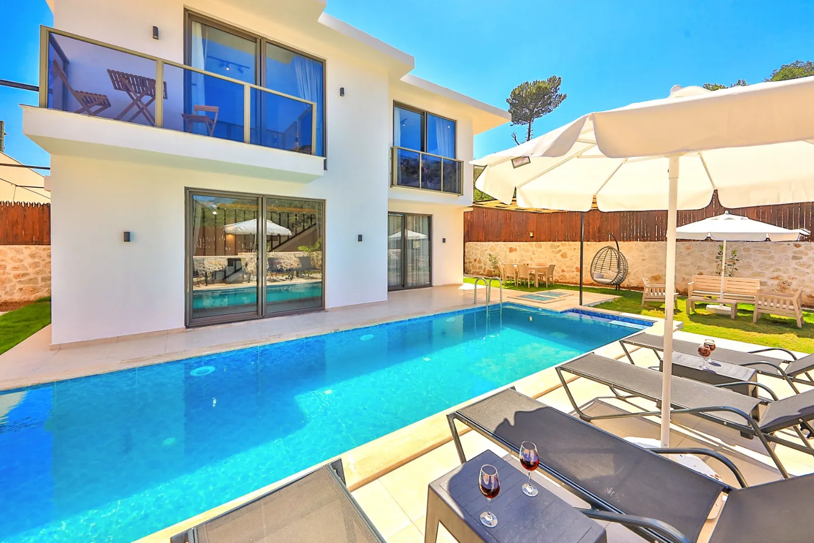 Villa Luvi, Kaş — muhafazakâr villa