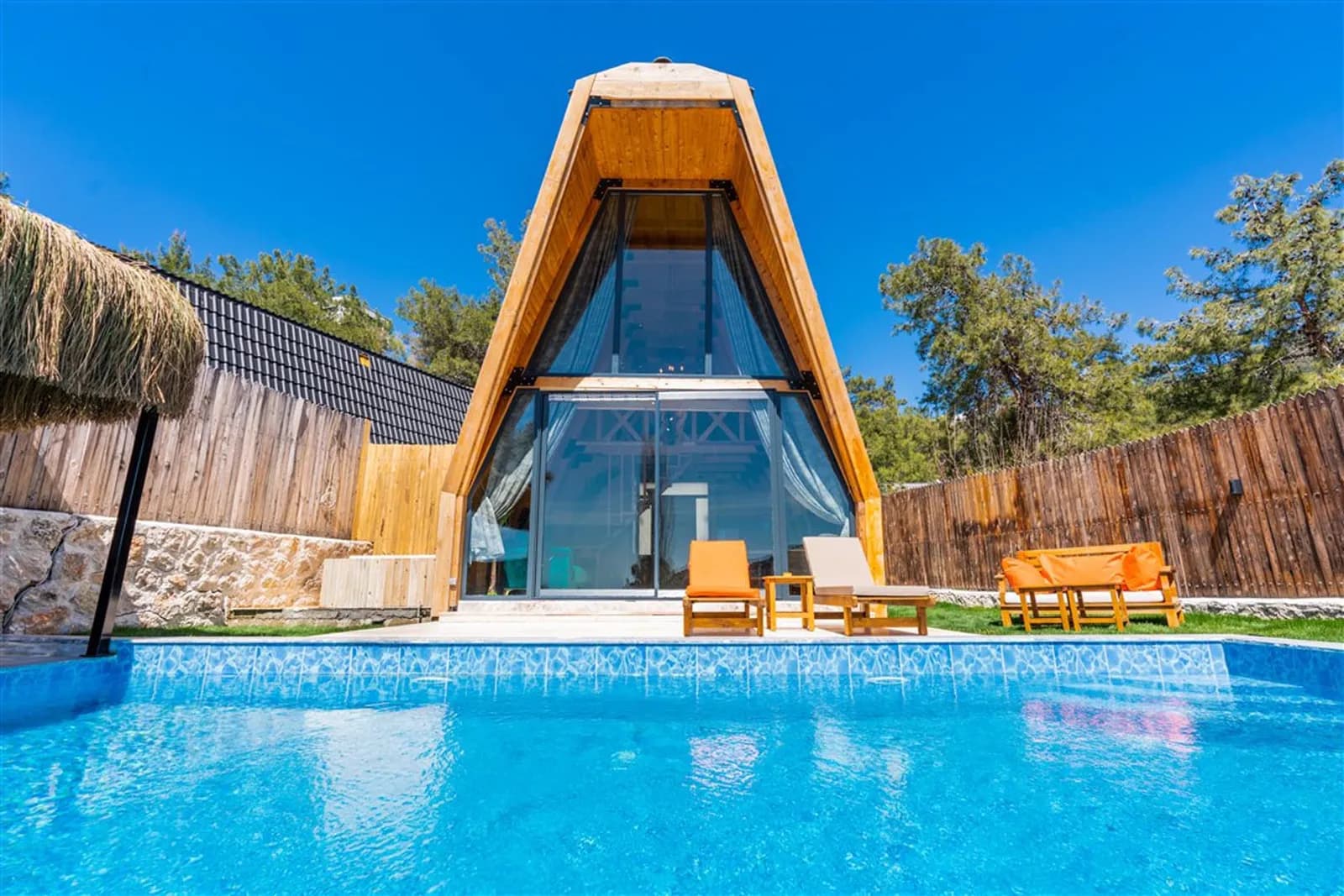 Villa Pedro Balayı, Kaş — muhafazakâr villa