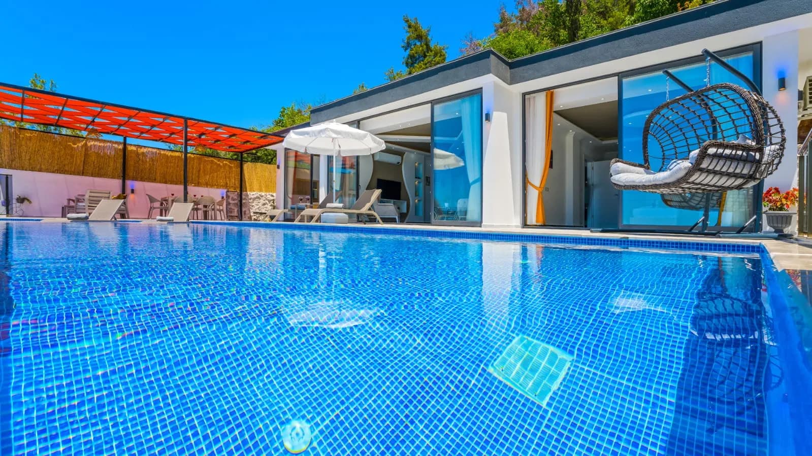 Villa Piyon, Kaş — muhafazakâr villa