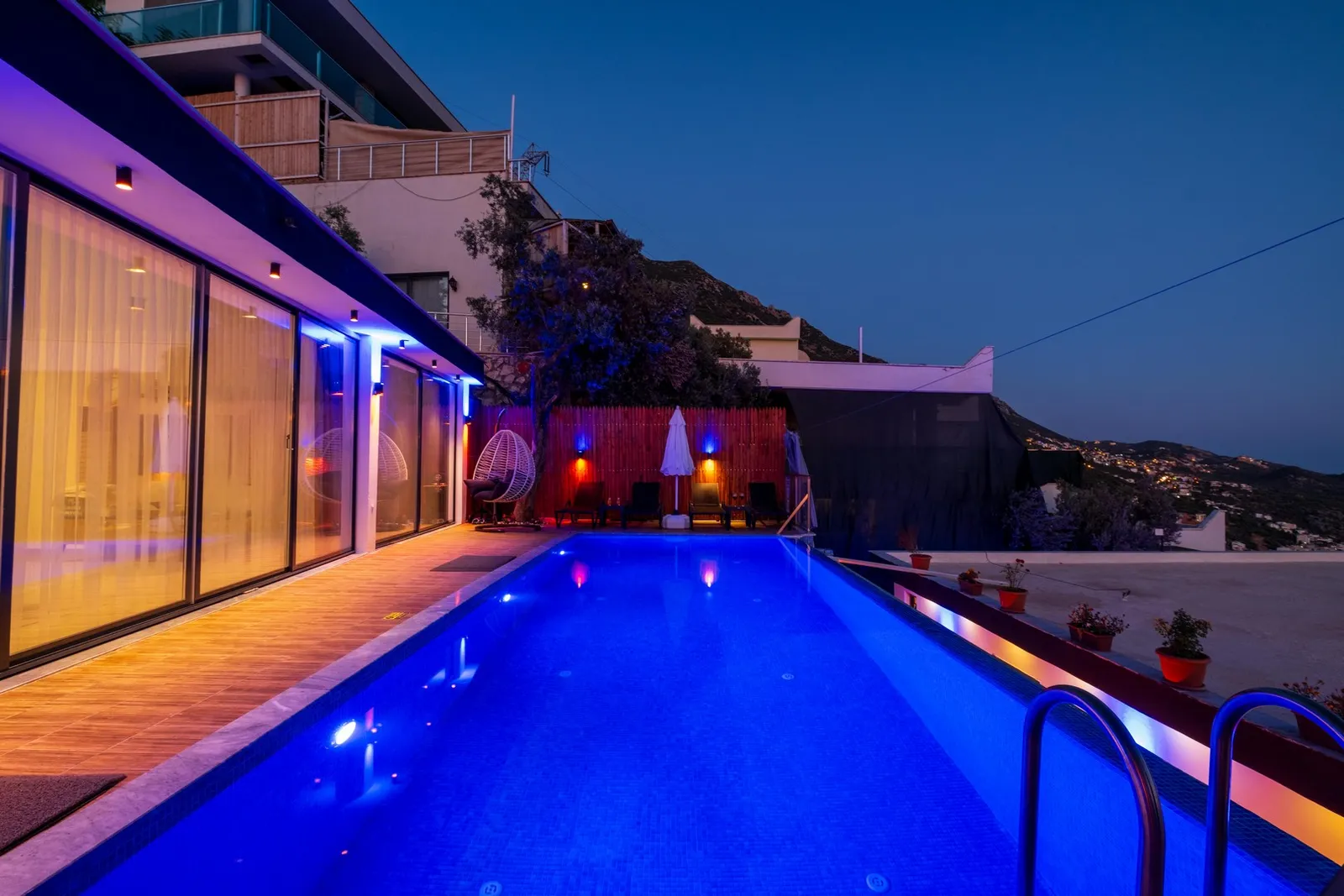 Villa Sardunya Akbel, Kaş — muhafazakâr villa
