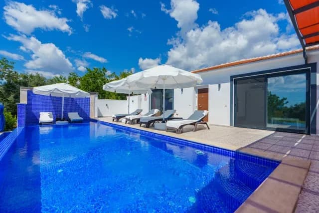 Villa Tırtıl, Kaş — muhafazakâr villa