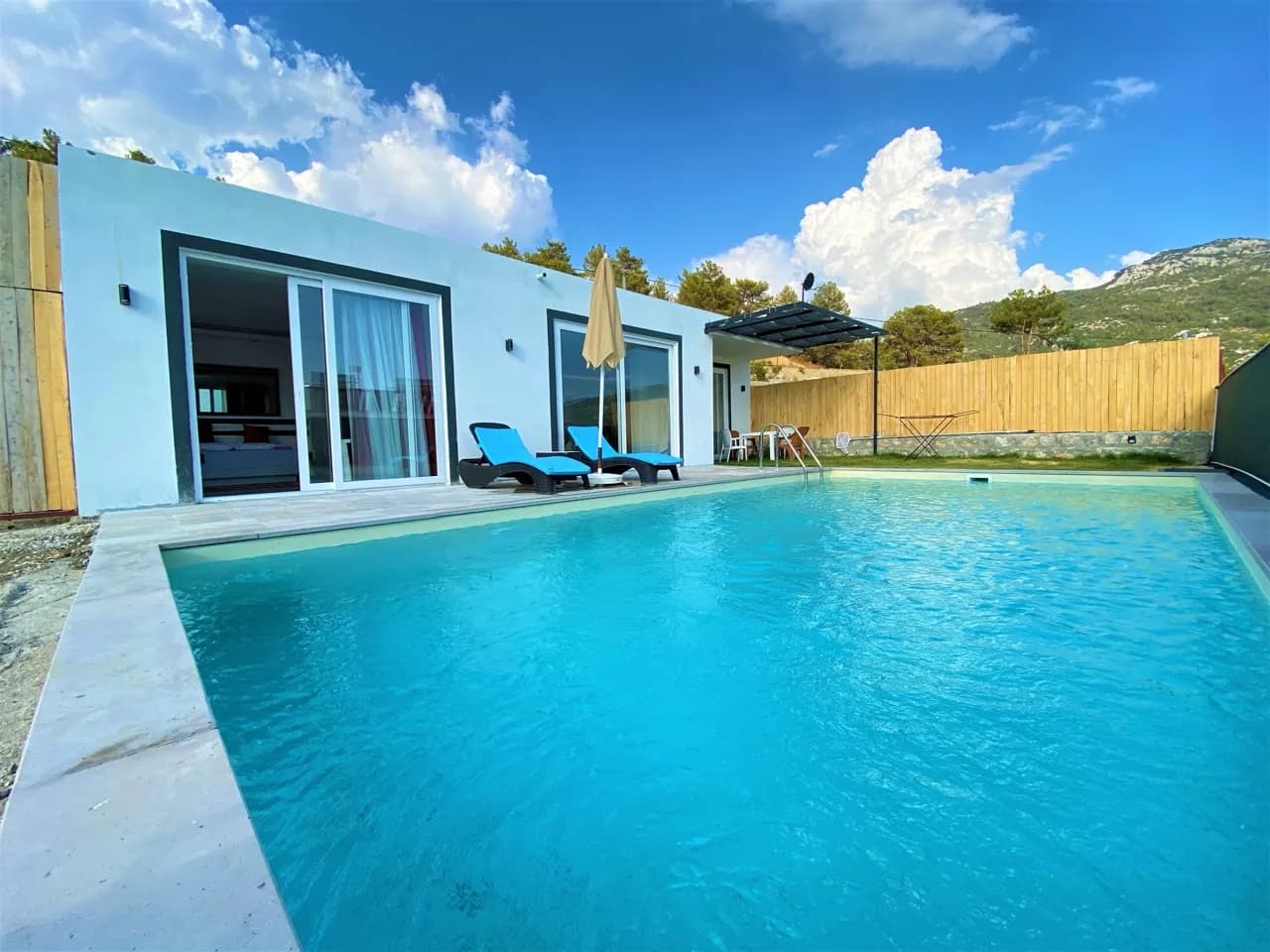 Villa Uğurum, Kaş — muhafazakâr villa