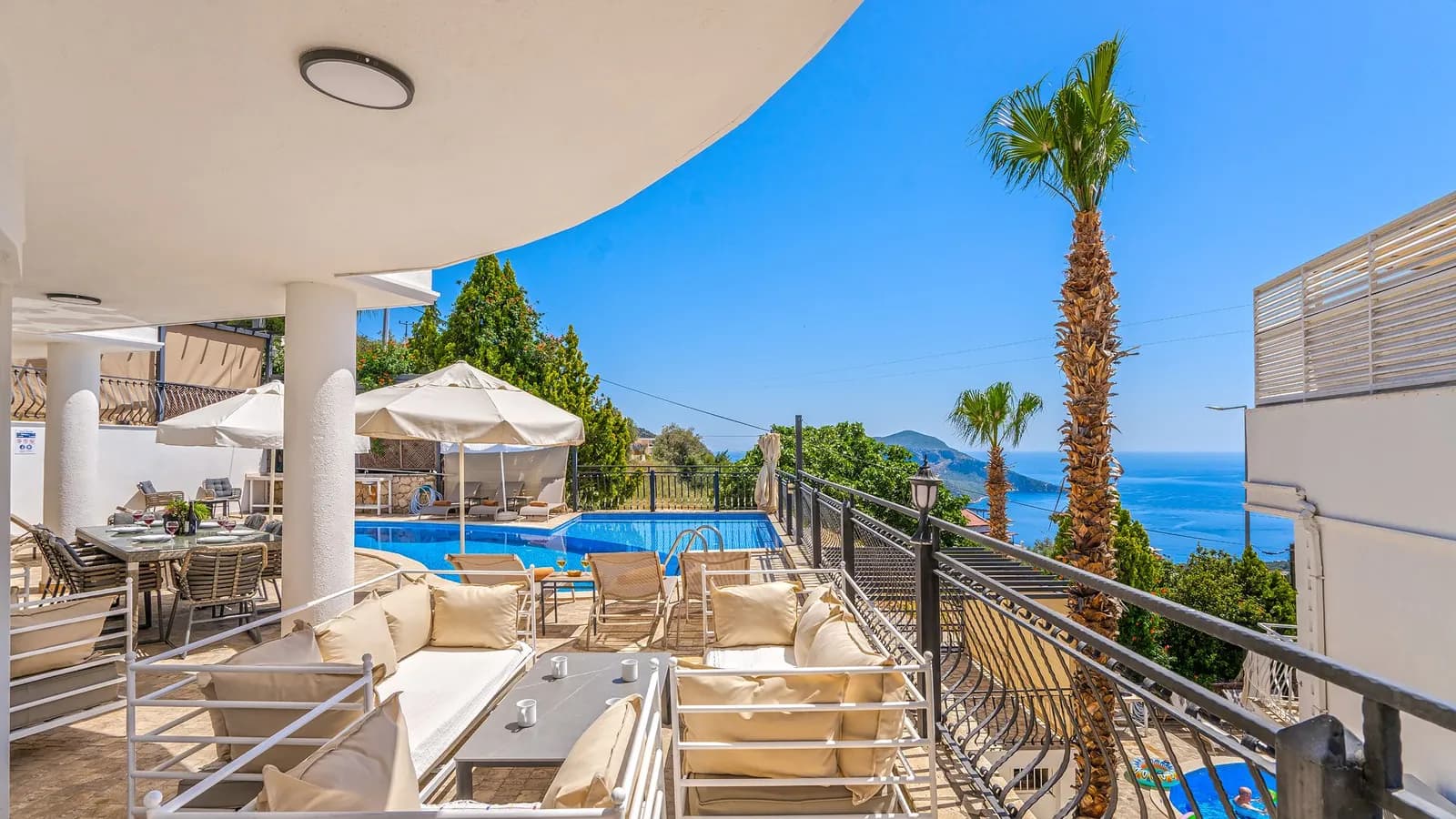 Villa Beyaz Kızıltaş, Kaş — muhafazakâr villa