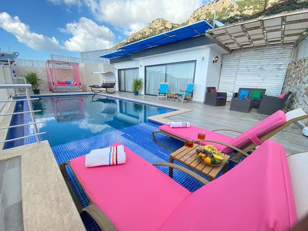 Villa Burcum Kördere, Kaş — muhafazakâr villa