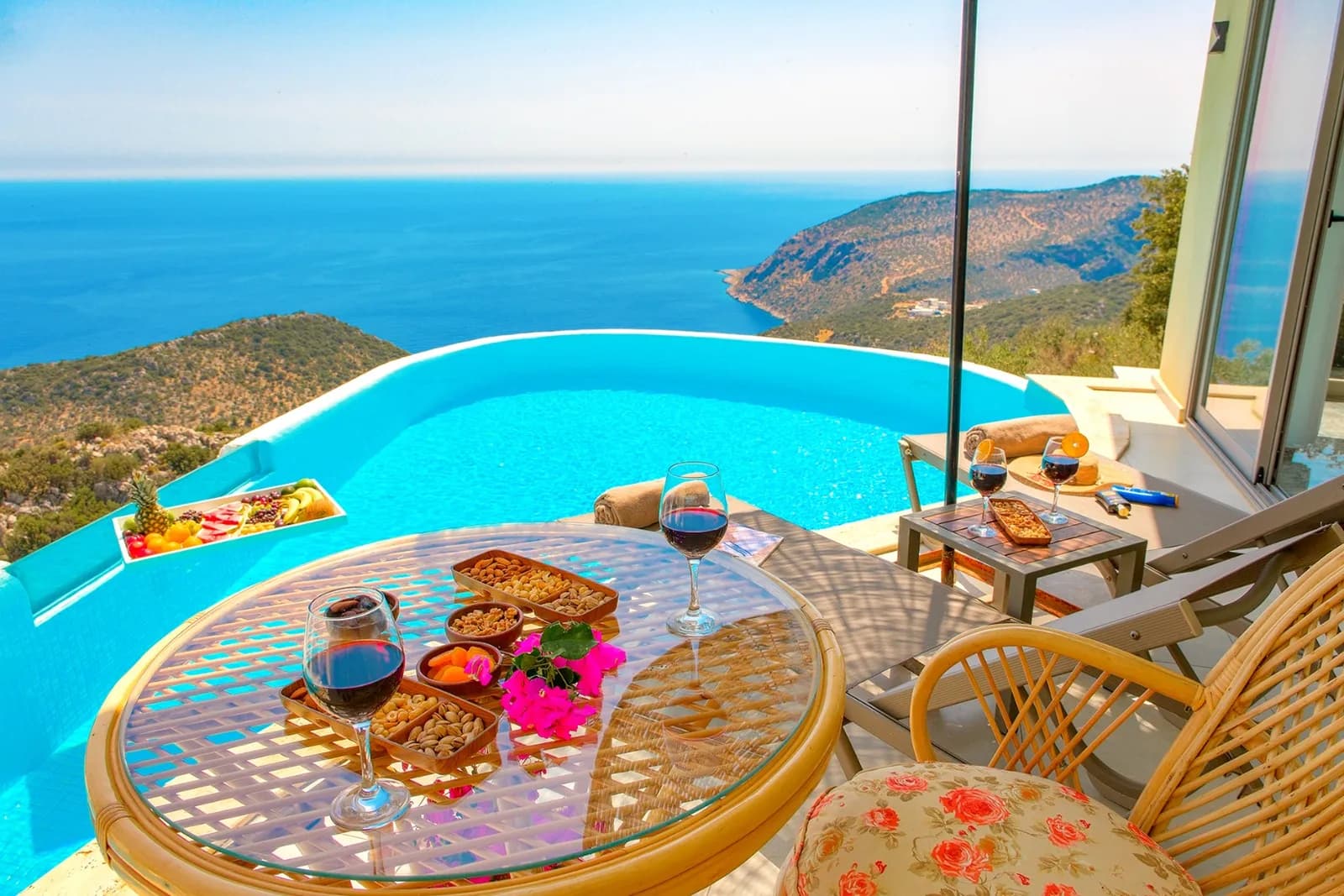 Villa Morris, Kaş — muhafazakâr villa