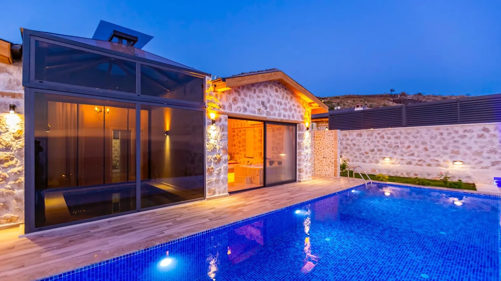 Villa Tuğba Lapaz, Kaş — muhafazakâr villa