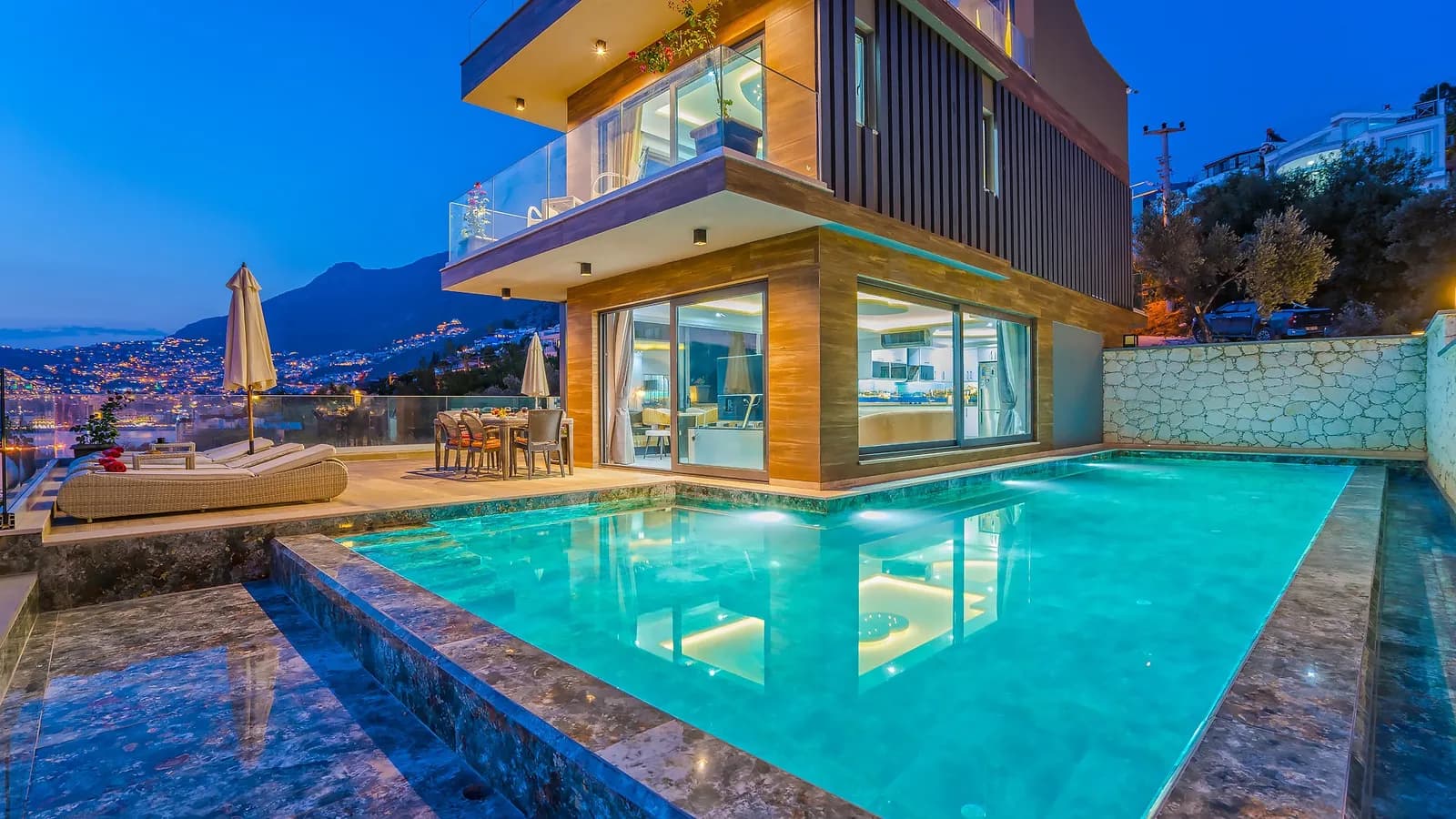 Villa Uğurum Kışla, Kaş — muhafazakâr villa