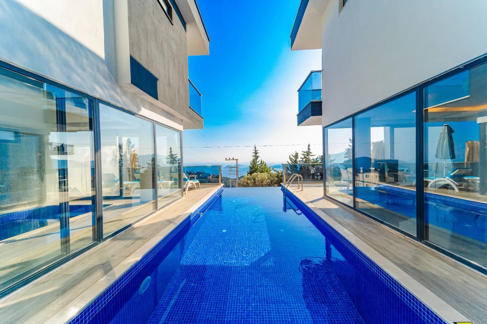 Villa Zümrüt Duo, Kaş — muhafazakâr villa